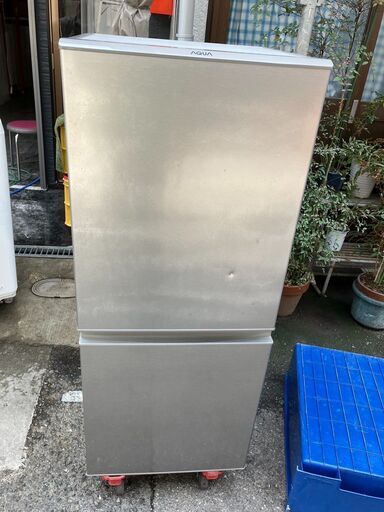 ☆中古￥9,800！【目玉商品！】AQUA　126㍑2ドア冷蔵庫　家電　AQR-13J(S)型　幅48㎝ｘ奥行56㎝ｘ高さ116㎝　【BC083】