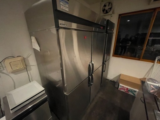 業務用冷蔵庫×2セットと業務用製氷機
