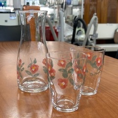 レトロなガラスピッチャーとグラス2個のセット
