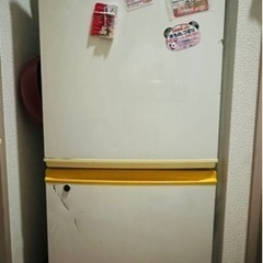 テレビ　本棚　
冷蔵庫