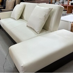 白色のソファーベッド
