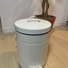 【美品】ペダル式　ゴミ箱