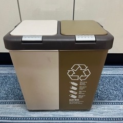 【美品】タッチオープンの蓋付きゴミ箱