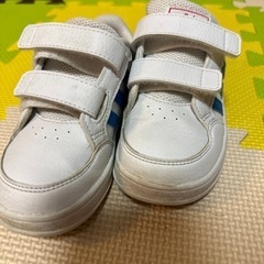 子供の靴　adidas