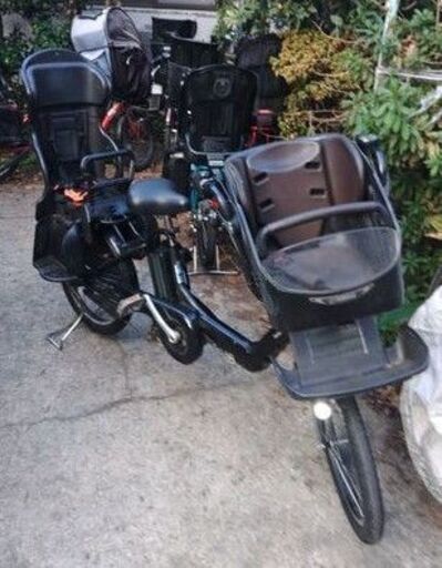 252土日もお子様と土足のまま、ご試乗可能です。バカ良心的な電動自転車屋  安心の無料保証；点検サービス付きバカ良心的な中古電動自転車屋です。  土日もお子様と土足のままご試乗可能です。ブリヂストン、ヤマハ共同生産モデル、  　電動自転車・リサイクル専門店　　ご試乗をしてから、ご購入できます。  ️２０インチ、チャイルドシート、３人乗り、２人乗り、１人乗り、電動アシスト自転車  後ろチャイルドシートをかごに変更して、１人乗りにもできます。  バッテリーは新品の９０％