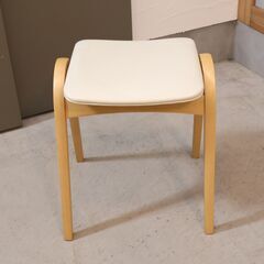 【極美品】② 秋田木工 スタッキングスツール 剣持勇 IDC 大塚家具 北欧 剣持勇デザインの秋田木工 No.202 スタッキングスツールです。曲