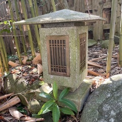 滋賀県近江八幡市より、ミニ灯籠 高さ約30㎝×幅15