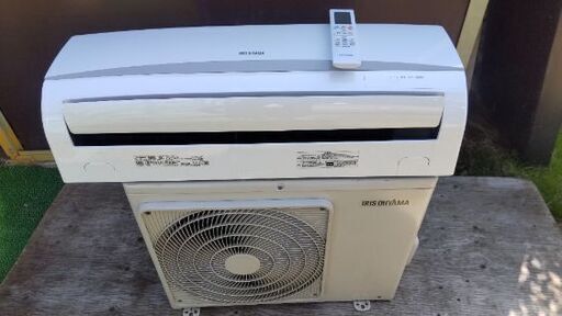予約済み シンプルなエアコン 2021年製アイリス IRA-2204R 6~８畳 中古美品 即時取付¥9,000～