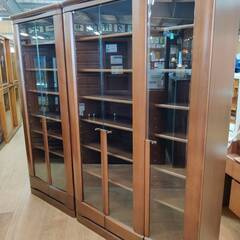 【愛品倶楽部柏店】コクサイの家具 3枚ガラス扉書棚 クレシア B120