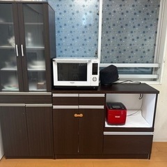 家具　食器棚とキッチンカウンター