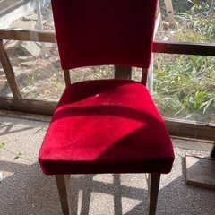 滋賀県近江八幡市より、赤い椅子、木製、