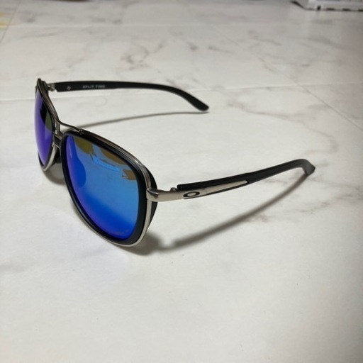 新品、未使用✨OAKLEY ［オークリー]偏光ブルーサングラス