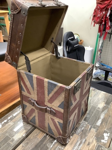 家具ならトレファク吉川店！！ HALO トランクサイド テーブル HALO