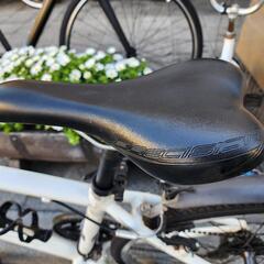 クロスバイク　７００ｘ２８ｃ　3x７変速　フレーム　アルミ　美品　雨カバー　付き　白　配達可能