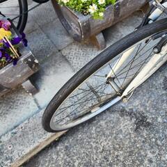 クロスバイク　７００ｘ２８ｃ　3x７変速　フレーム　アルミ　美品　雨カバー　付き　白　配達可能