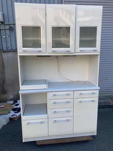 ☆中古￥14,000！食器棚　コンセント付キッチンボード　家具　レンジ台　収納棚　ダイニングリビング　幅121㎝ｘ奥行き45㎝ｘ高さ201㎝　【BC107】