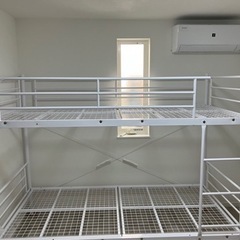 スチール2段ベッド 白 耐荷重300kg 耐震構造 使用歴浅め