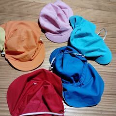 幼稚園カラー帽子一つ１００円です