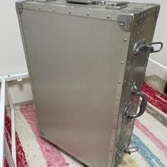 【ネット決済・配送可】アルミ製スーツケース