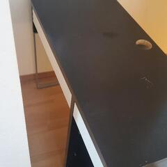 IKEAの学習机　ブラックホワイト