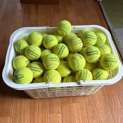 テニスボール９７個とテニスシューズ　　