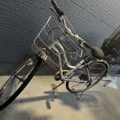 古くなった自転車（タイヤ・カゴの歪みあり）荷台カゴ付き