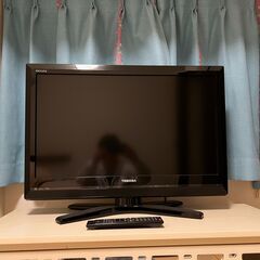 東芝32型液晶カラーテレビ　録画用ハードドライブ内蔵型　リモコン...