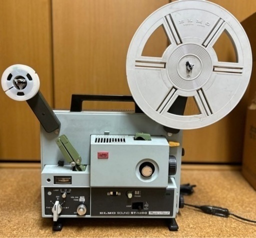 決まりました【映写機】【レトロ】エルモ ELMO ST-2000  8mmシングル 中古品/通電します