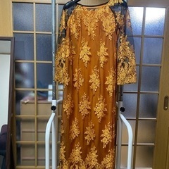 ベトナム伝統衣装　ゴールド　アオザイ　刺繍　シルク　花柄　一点物