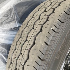 ハイエース夏タイヤ195/80R15 4本セットホイールキャップ付　