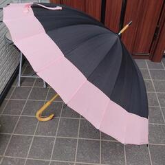 🌸が浮き出るとても珍しい傘☂️