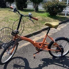 自転車　シマノ6段ギア付き　オレンジ　折りたたみ　20インチ