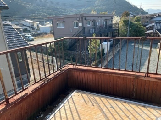 便利屋さんリフォーム工事で、二階のテラス部分に屋根をかけられないでしょうか