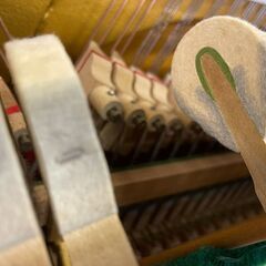 【決算セール！更にお値引き。】リフレッシュ済み中古ピアノ　優しい色合いチーク艶消し　W103
