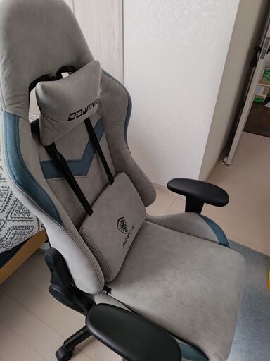 3年使用のゲーミングチェア（ファブリック、オットマン付き）