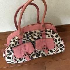 モコモコの可愛いバッグです。
