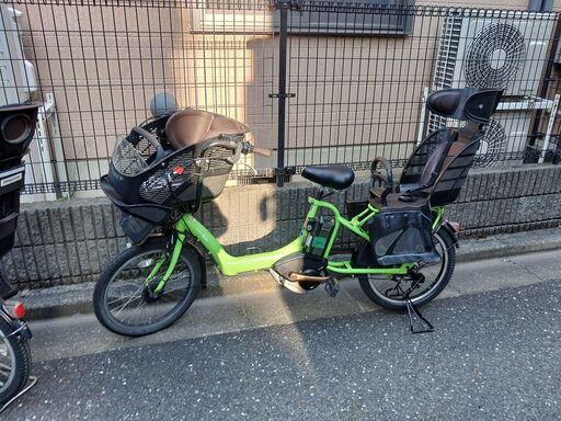 ｃ82お子様土日もと土足のままご試乗可能です。ブリヂストン、ヤマハ共同生産モデル、  安心の無料保証；点検サービス付きバカ良心的な中古電動自転車屋です。  　電動自転車・リサイクル専門店　　ご試乗をしてから、ご購入できます。  ️２０インチ、チャイルドシート、３人乗り、２人乗り、１人乗り、電動アシスト自転車  バカ良心的な電動自転車屋土日もお子様と土足のまま、ご試乗可能です。  後ろチャイルドシートをかごに変更して、１人乗りにもできます。  バッテリーは新品の９０％