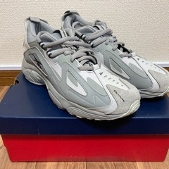 Reebok スニーカー