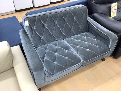 【イオンモール常滑店】ベロア生地の2人掛けソファーです！