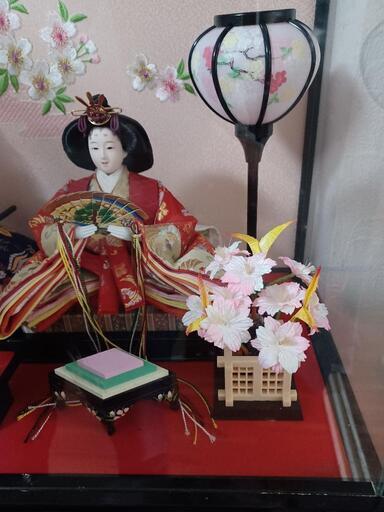 美品】雛人形 美品 桂由美 伝統的な雛人形 金色の屏風付き ブランド