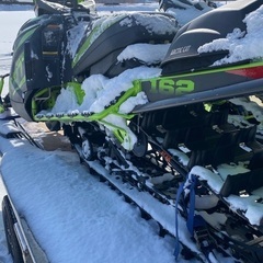 取引成立！スノーモービル アークティックキャット2018