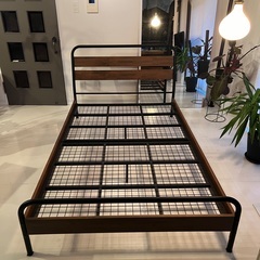 美品 セミダブル スチールベッド
