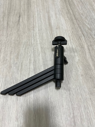 Nikon製のカメラ用三脚