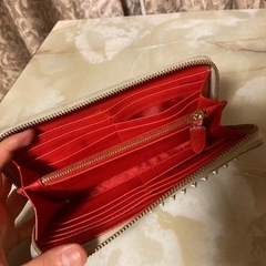 クレスチャンルブタン長財布