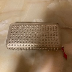 クレスチャンルブタン長財布