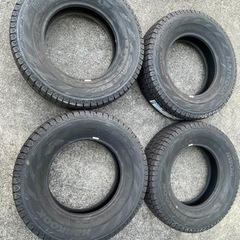 [新品]スタッドレスタイヤ4本(ハイエース)