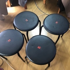 丸椅子　4つ