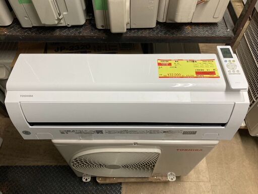 K05194　中古エアコン 東芝 2022年製 主に6畳用 冷房能力 2.2KW / 暖房能力 2.2KW