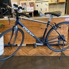 【GIANT ESCAEP R3 前後タイヤ・前輪チューブ新品！】アルミフレーム　3×8速　700×28cクロスバイク　ガンメタ