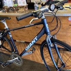 【GIANT ESCAEP R3 前後タイヤ・前輪チューブ新品！】アルミフレーム　3×8速　700×28cクロスバイク　ガンメタ